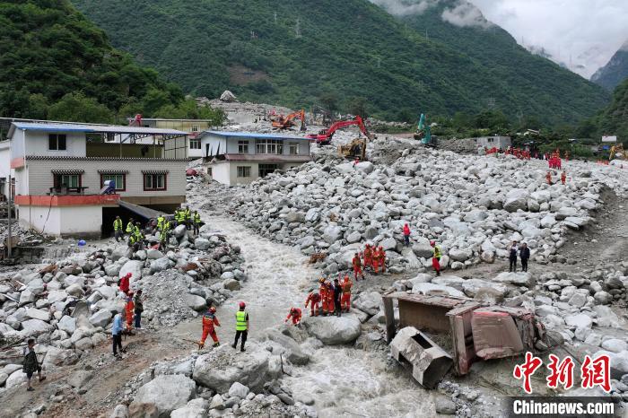 四川康定山洪泥石流已致8人遇难19人失联