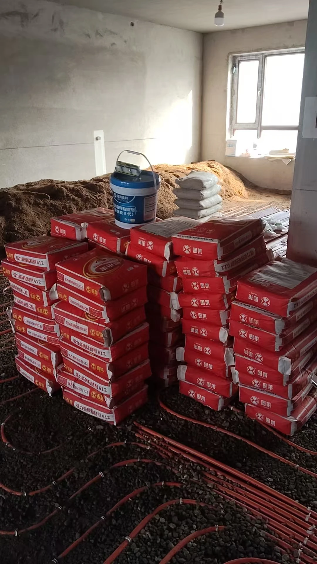 纠结新房贴砖用啥瓷砖胶？品牌货优势在哪？十大品牌铺贴效果详解